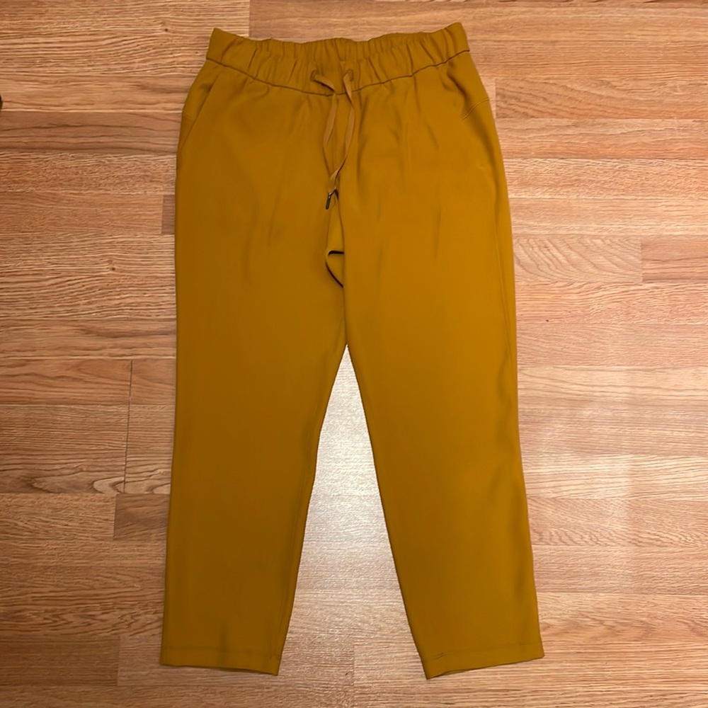 Like new lulu lemon womens stretch highrise joggers, size 10